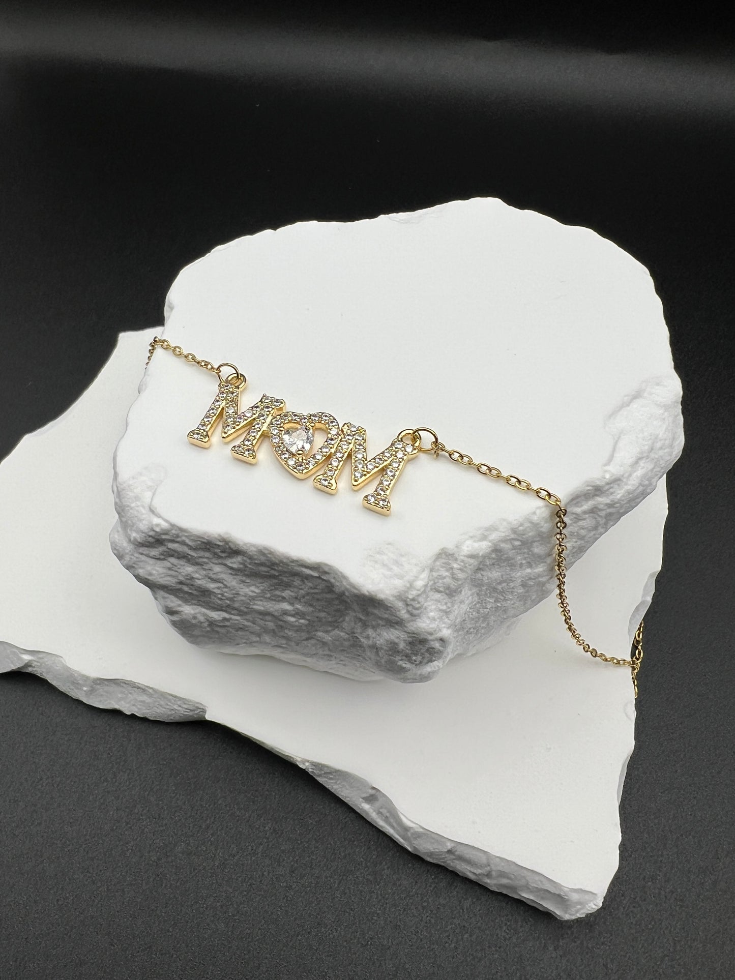 MOM Heart Pendant Necklace