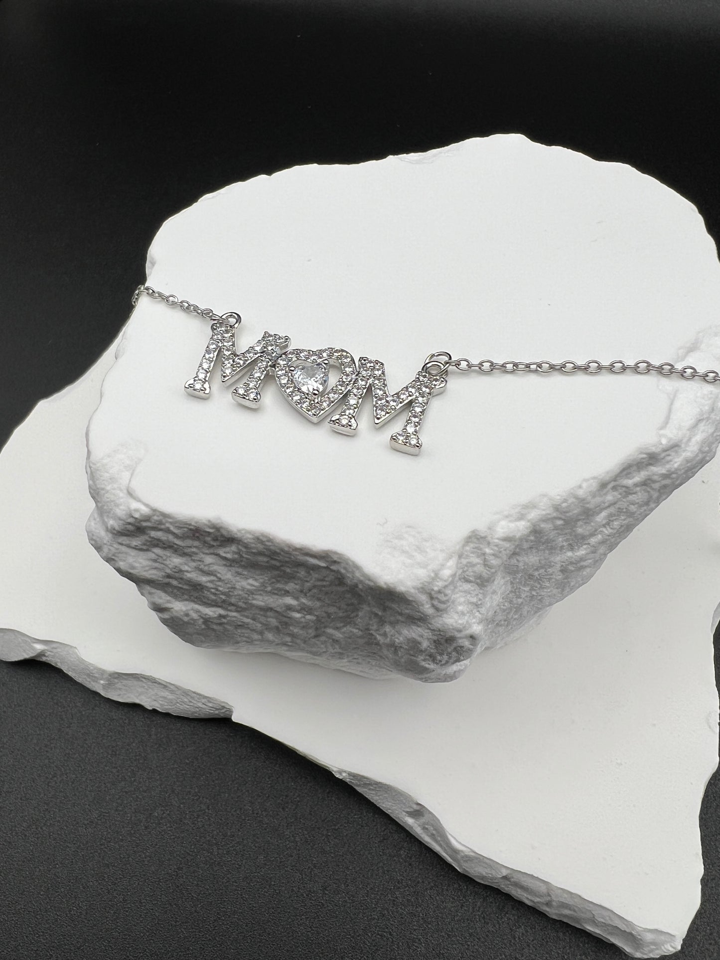 MOM Heart Pendant Necklace