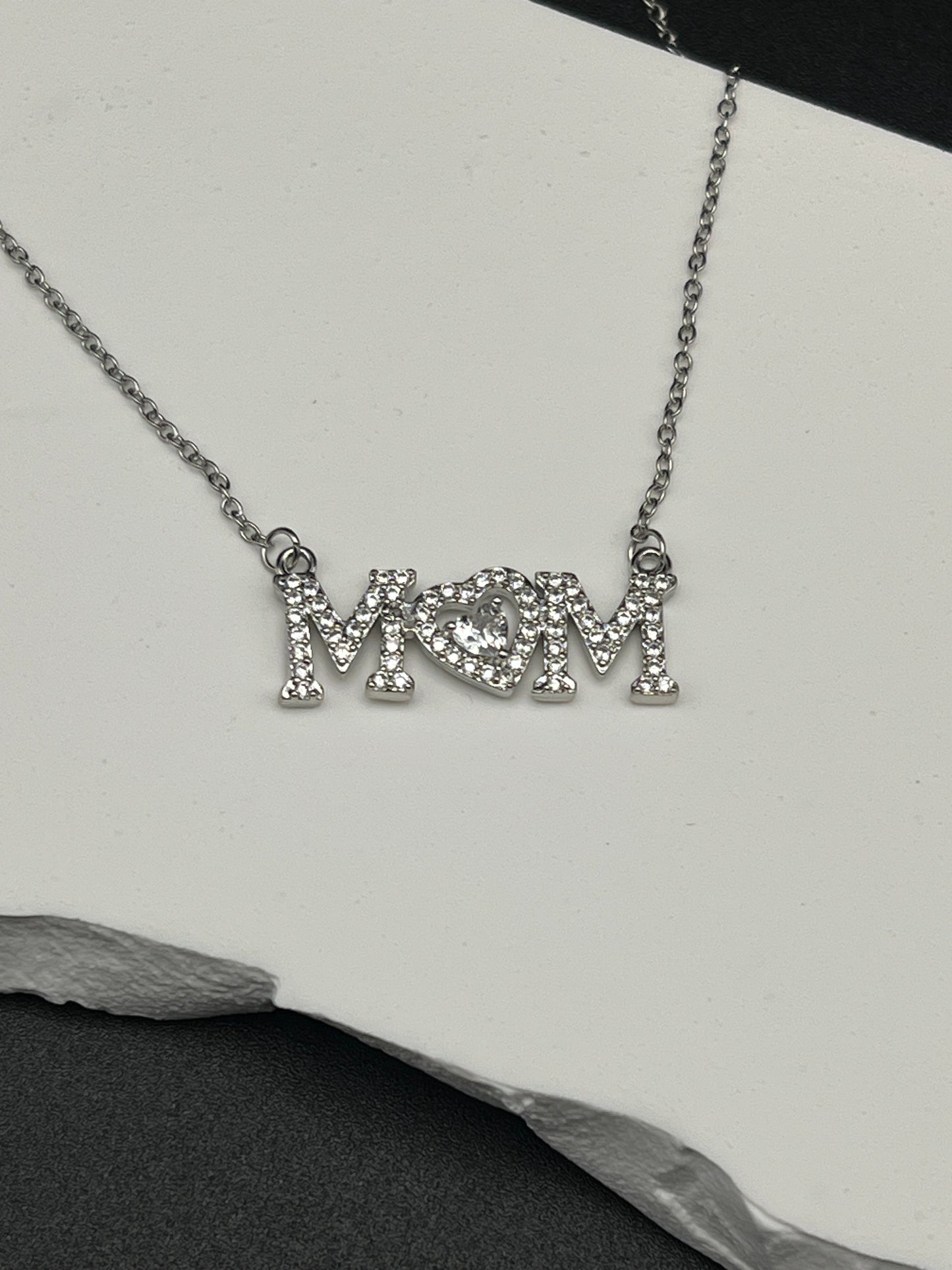 MOM Heart Pendant Necklace