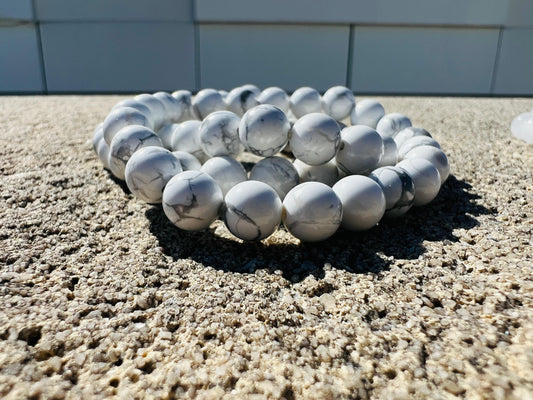 🤍 White Howlite – The Stone of Calm &amp; Patience